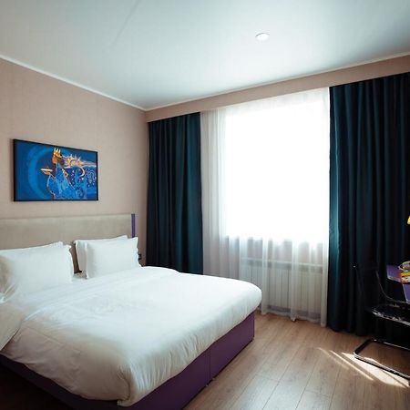 City Hotel Simkent Buitenkant foto