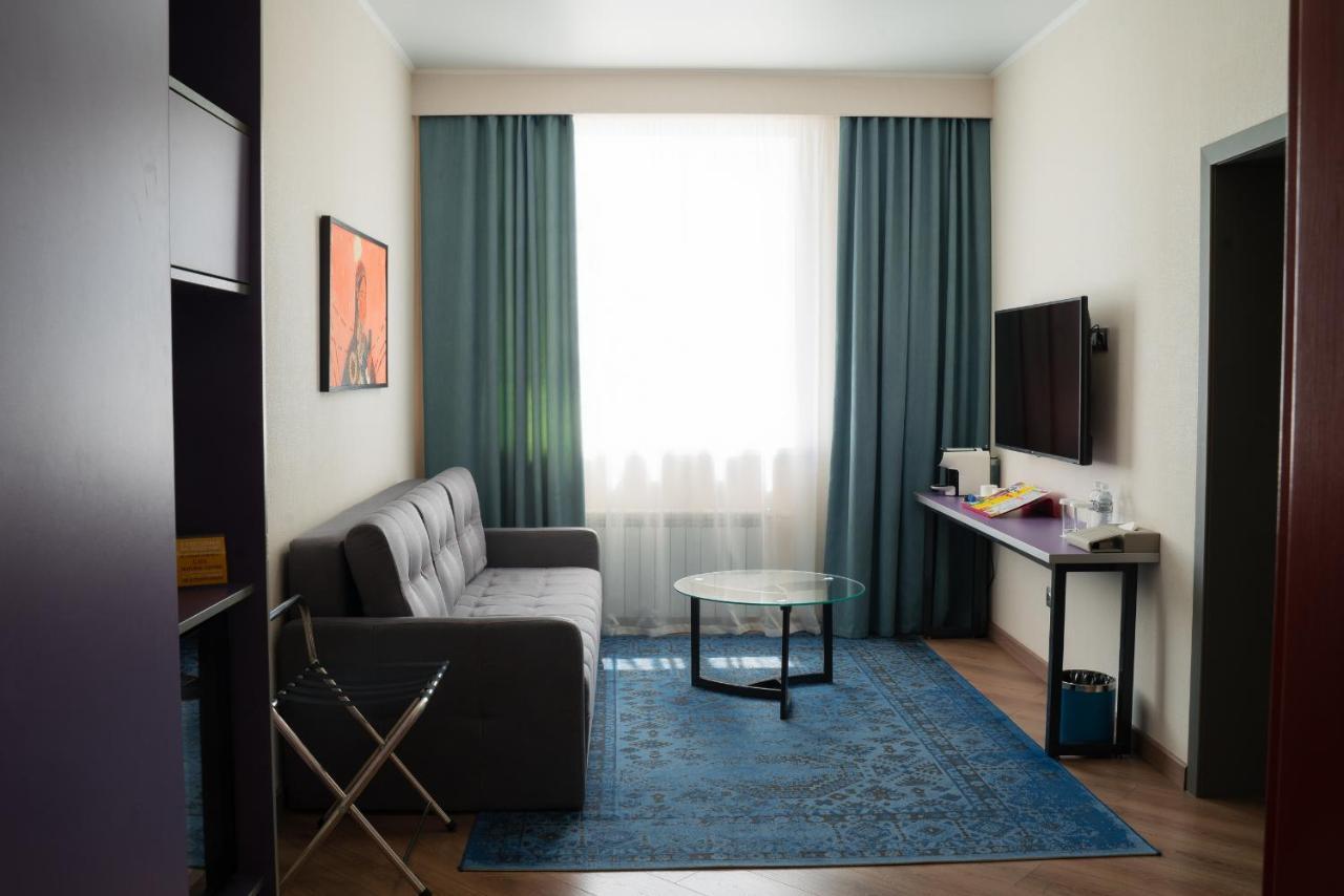 City Hotel Simkent Buitenkant foto