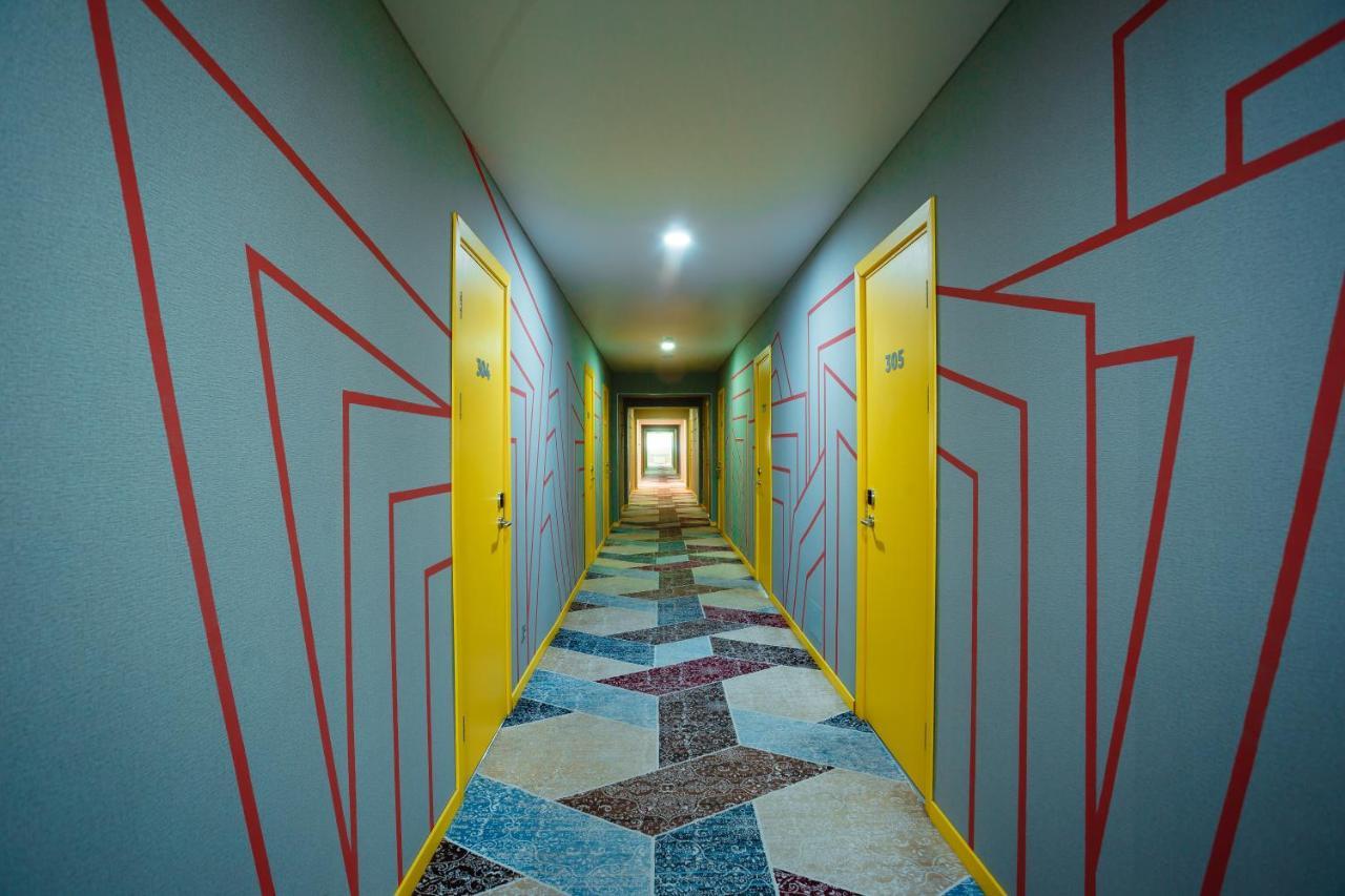 City Hotel Simkent Buitenkant foto