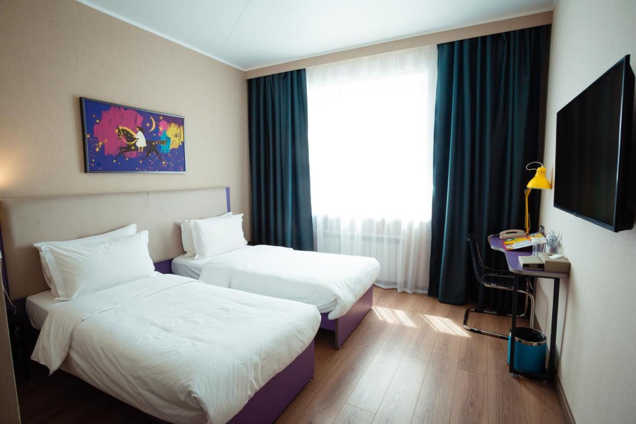 City Hotel Simkent Buitenkant foto