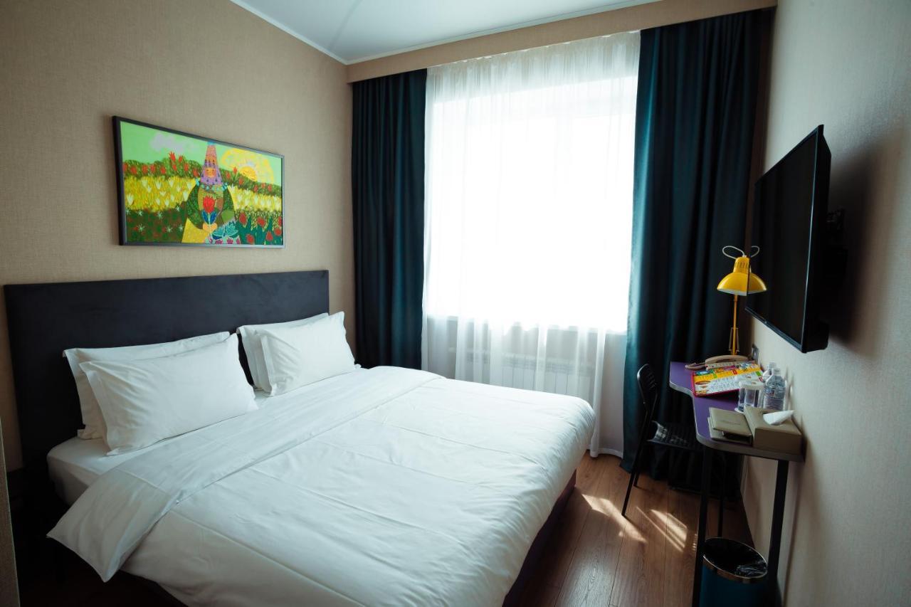 City Hotel Simkent Buitenkant foto